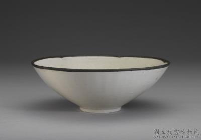 图片[2]-Bowl with immpressed floral decoration, Ding ware, Song dynasty (960-1279)-China Archive